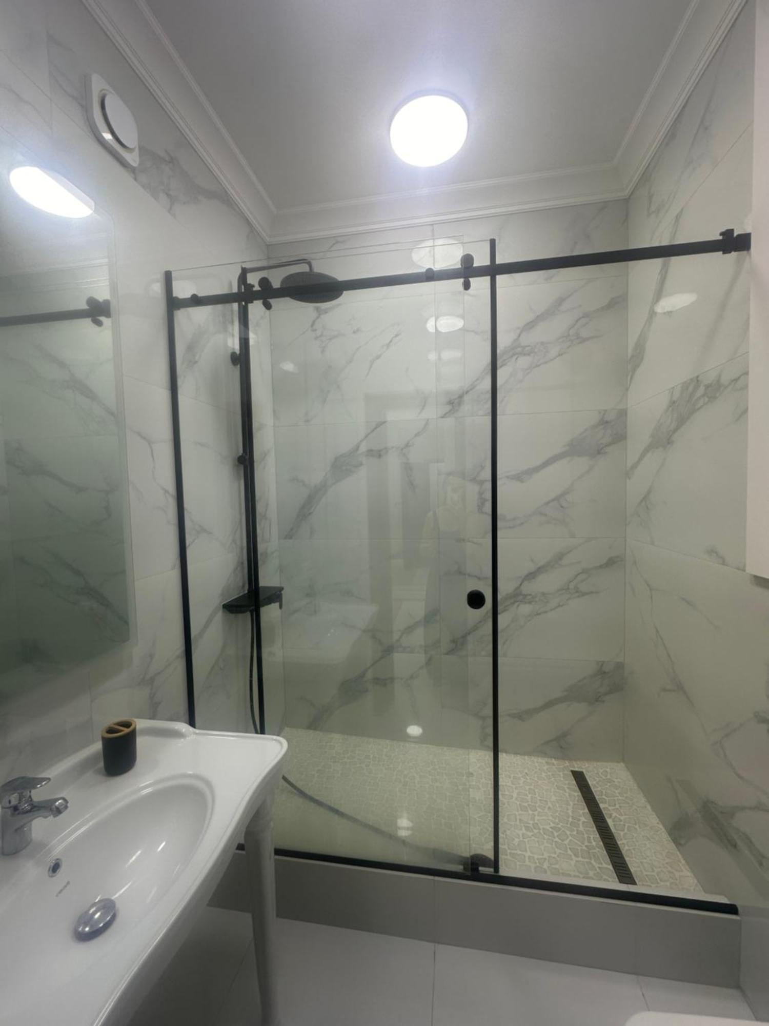 Comfortable Apartment In Central Of Almaty Esterno foto